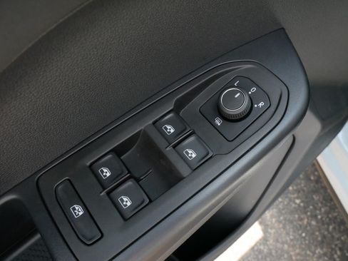 Certified 2025 Volkswagen Taos SE AWD/4WD image 19