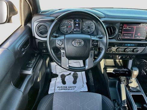 Used 2022 Toyota Tacoma TRD Off-Road AWD/4WD image 20