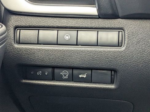 Used 2025 Nissan Rogue SV image 21