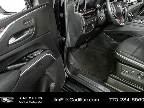 Used 2024 Cadillac Escalade ESV Premium Luxury image 9