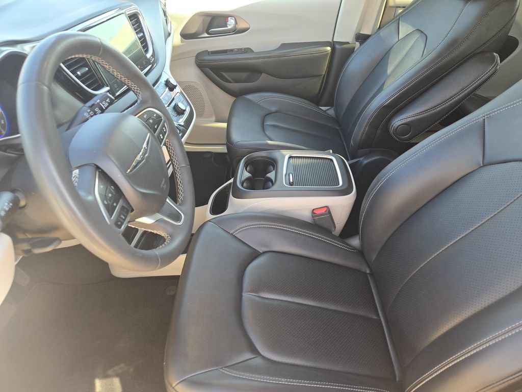 Used 2024 Chrysler Pacifica Touring-L FWD image 14
