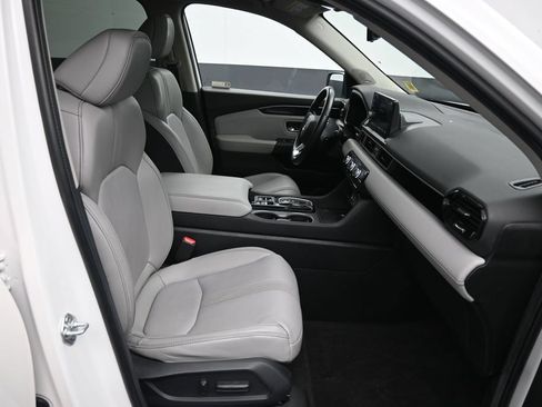 Used 2024 Honda Pilot Touring image 27