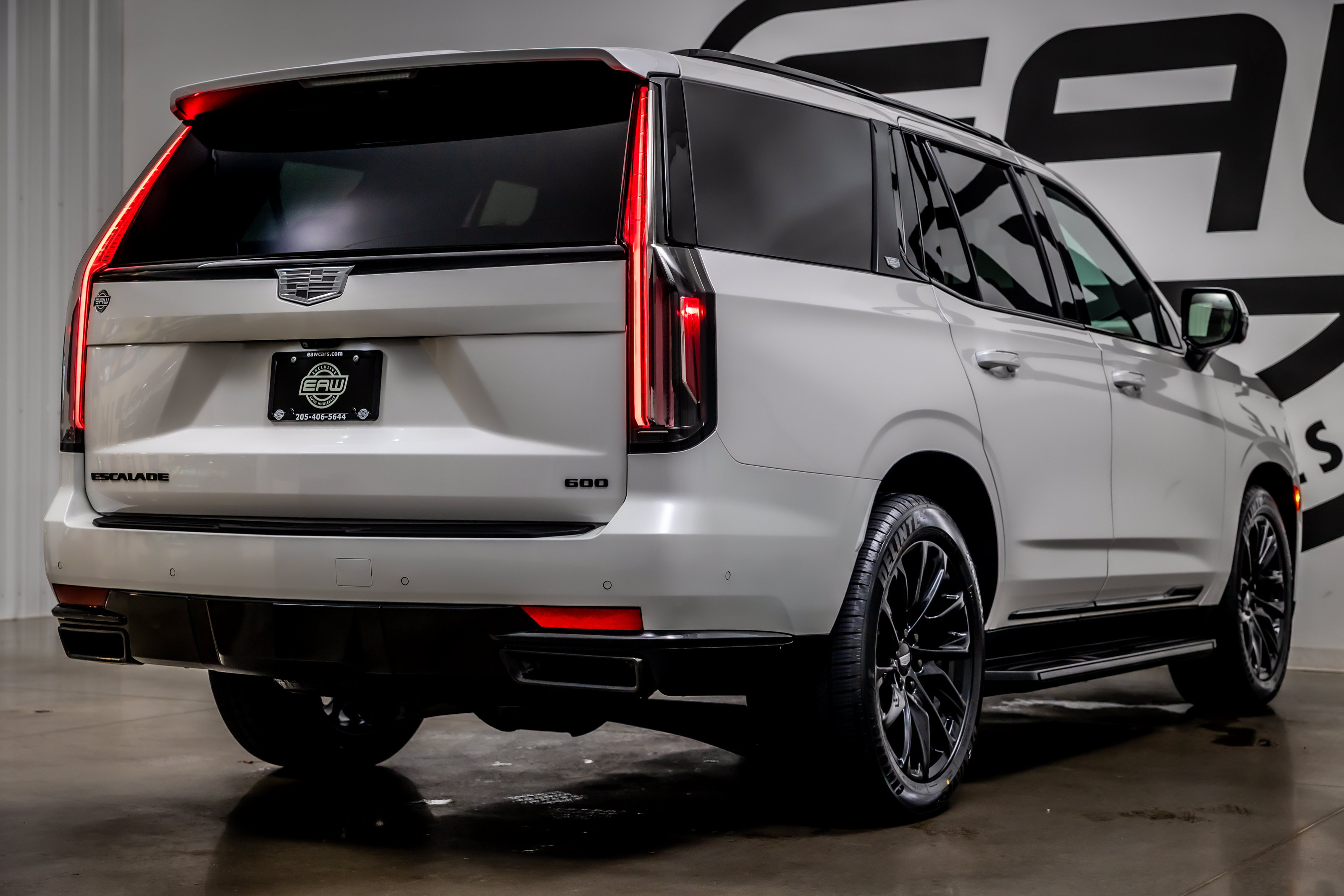 Used 2023 Cadillac Escalade Sport w/ LPO, ONYX Package AWD/4WD image 32