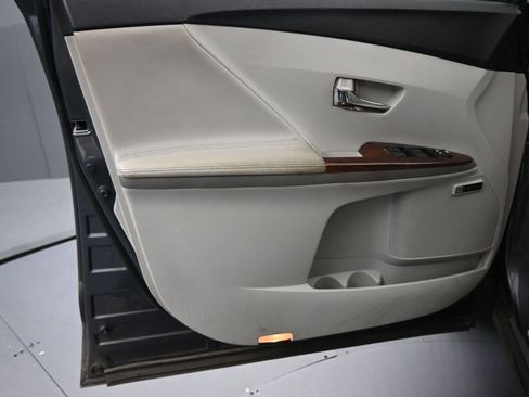 Used 2010 Toyota Venza Base image 15