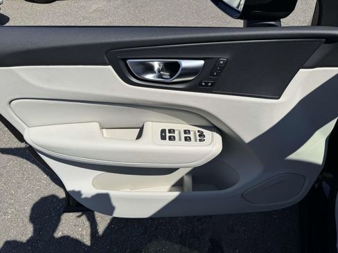 Used 2025 Volvo XC60 B5 Core AWD/4WD image 17