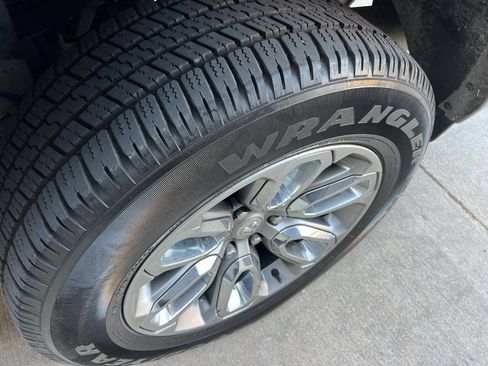 Used 2020 RAM 1500 Laramie w/ Sport Appearance Package AWD/4WD image 15