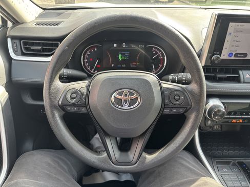Used 2025 Toyota RAV4 XLE AWD/4WD image 18