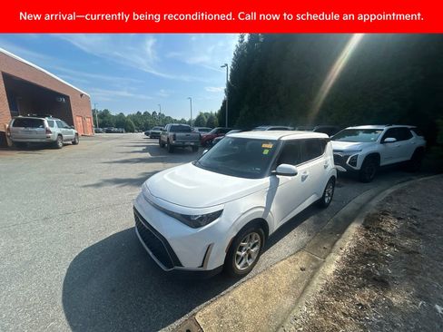 Used 2024 Kia Soul LX w/ Option Group 015 FWD image 12