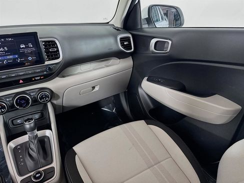 Certified 2025 Hyundai Venue SEL image 23