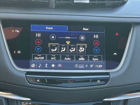 Used 2025 Cadillac XT6 Luxury image 30