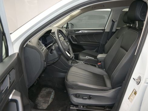 Used 2024 Volkswagen Tiguan SE image 13