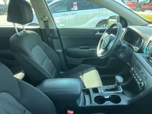 Used 2019 Kia Sportage LX image 3