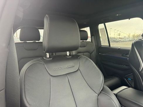 New 2024 Jeep Grand Cherokee Overland w/ Advanced Protech Group III image 28