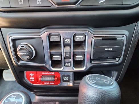 Used 2018 Jeep Wrangler Unlimited Rubicon image 22