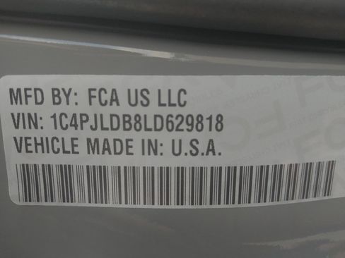 Used 2020 Jeep Cherokee Limited FWD image 33