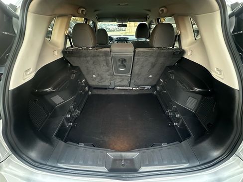 Used 2017 Nissan Rogue SV image 23