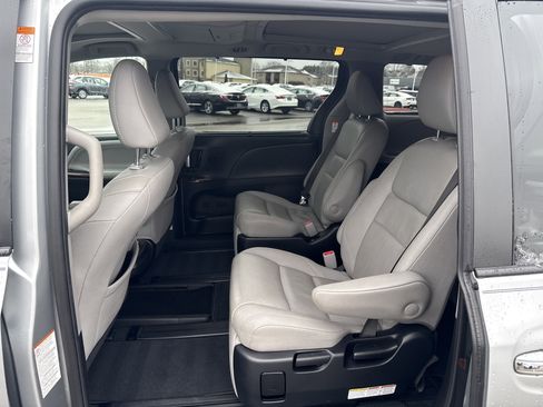 Certified 2020 Toyota Sienna Limited Premium image 14
