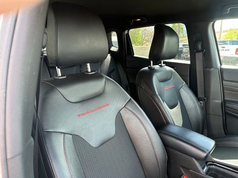 Used 2025 Jeep Compass Trailhawk AWD/4WD image 16