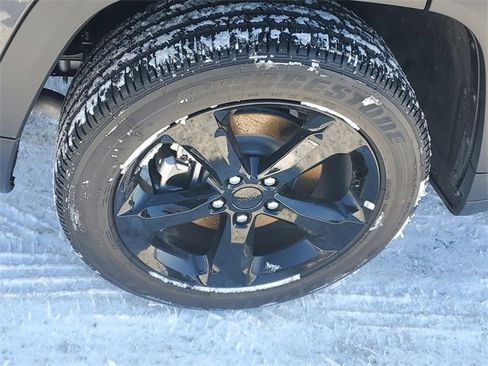 New 2025 Jeep Grand Cherokee L Altitude image 5