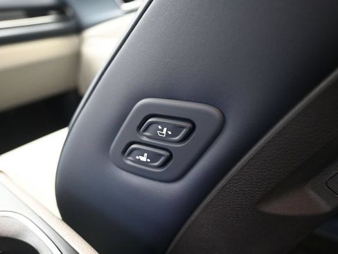 Used 2026 Kia Carnival EX FWD image 25