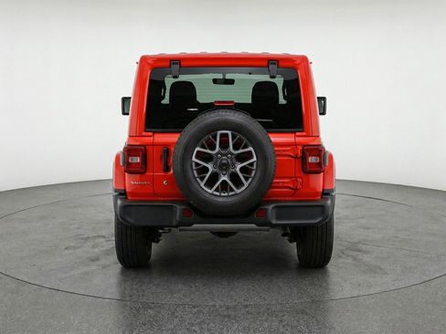 Used 2025 Jeep Wrangler Sahara image 7