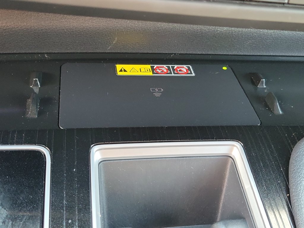 Used 2025 Toyota Sienna XSE FWD image 28