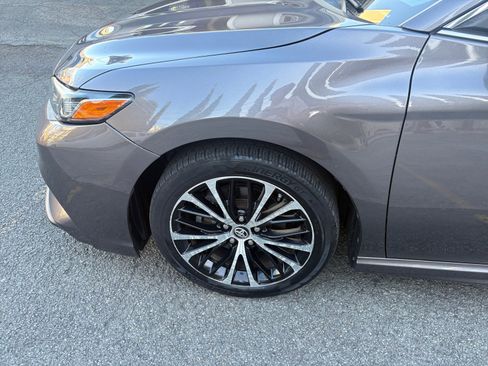 Used 2019 Toyota Camry FWD image 13