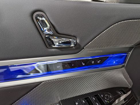 Used 2025 BMW i7 eDrive50 w/ M Sport Package image 11