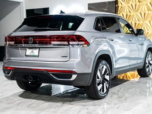 Used 2025 Volkswagen Atlas Cross Sport SE image 6