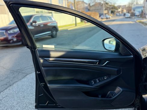 Used 2019 Honda Accord Sport image 16