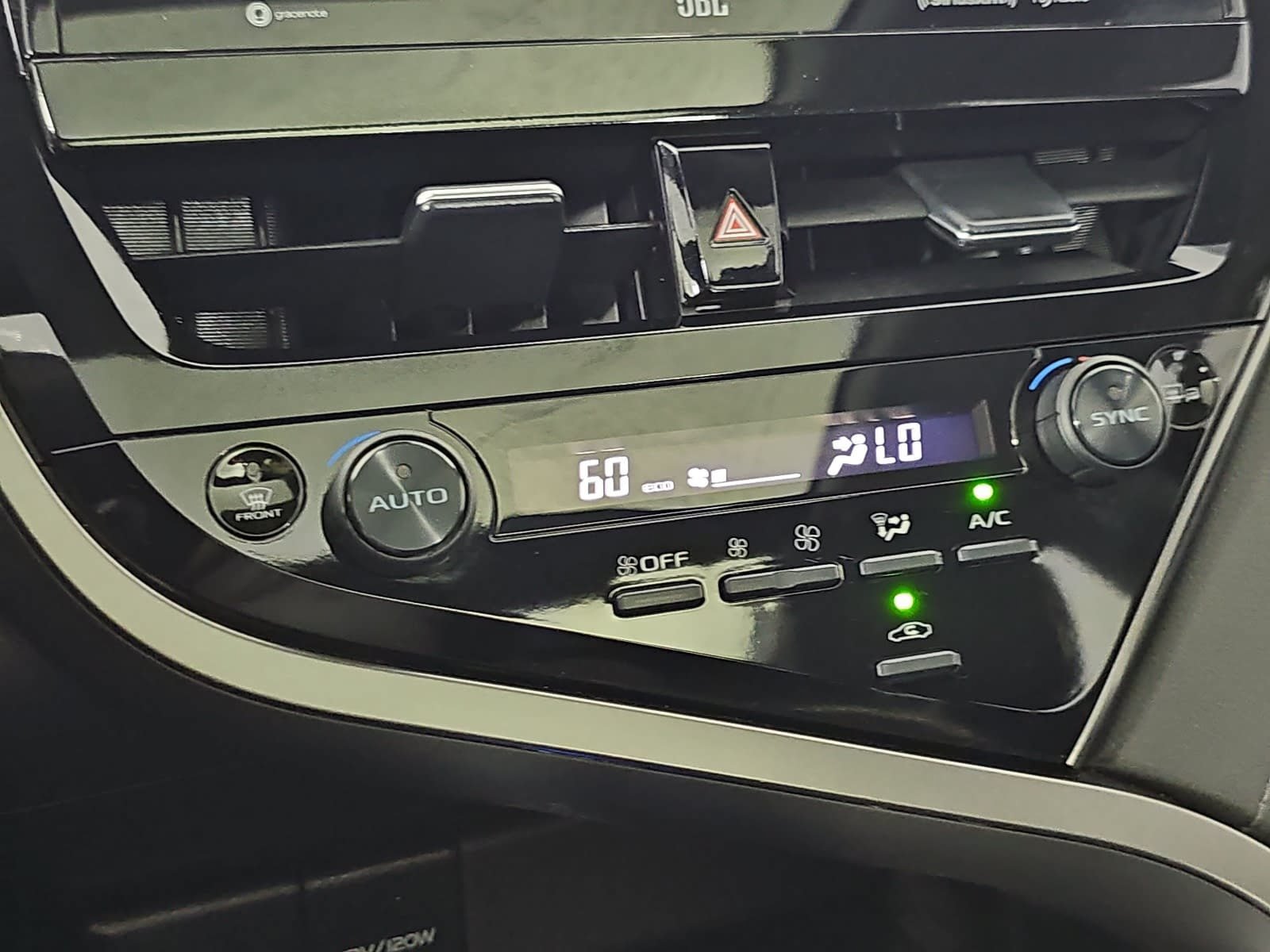 Used 2022 Toyota Camry XLE FWD image 23