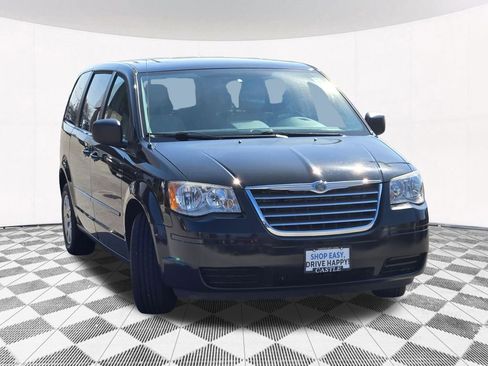Used 2009 Chrysler Town & Country LX FWD image 7