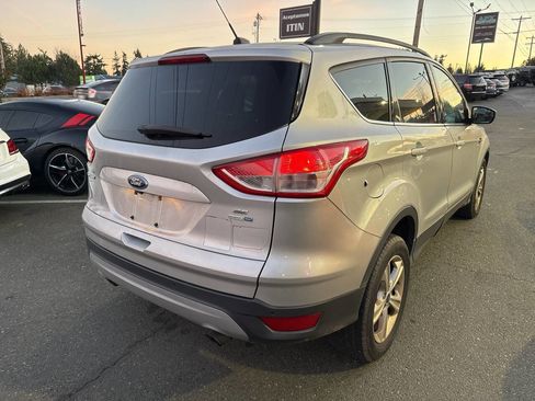Used 2015 Ford Escape SE w/ Equipment Group 201A image 3