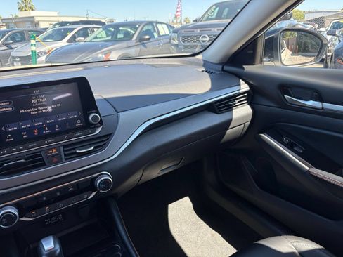 Used 2025 Nissan Altima 2.5 SR FWD image 35
