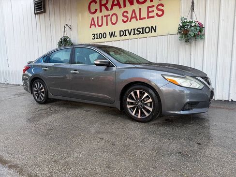 Used 2016 Nissan Altima 2.5 SV w/ Convenience Package FWD image 2