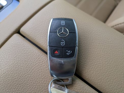 Used 2024 Mercedes-Benz GLS 580 4MATIC image 32