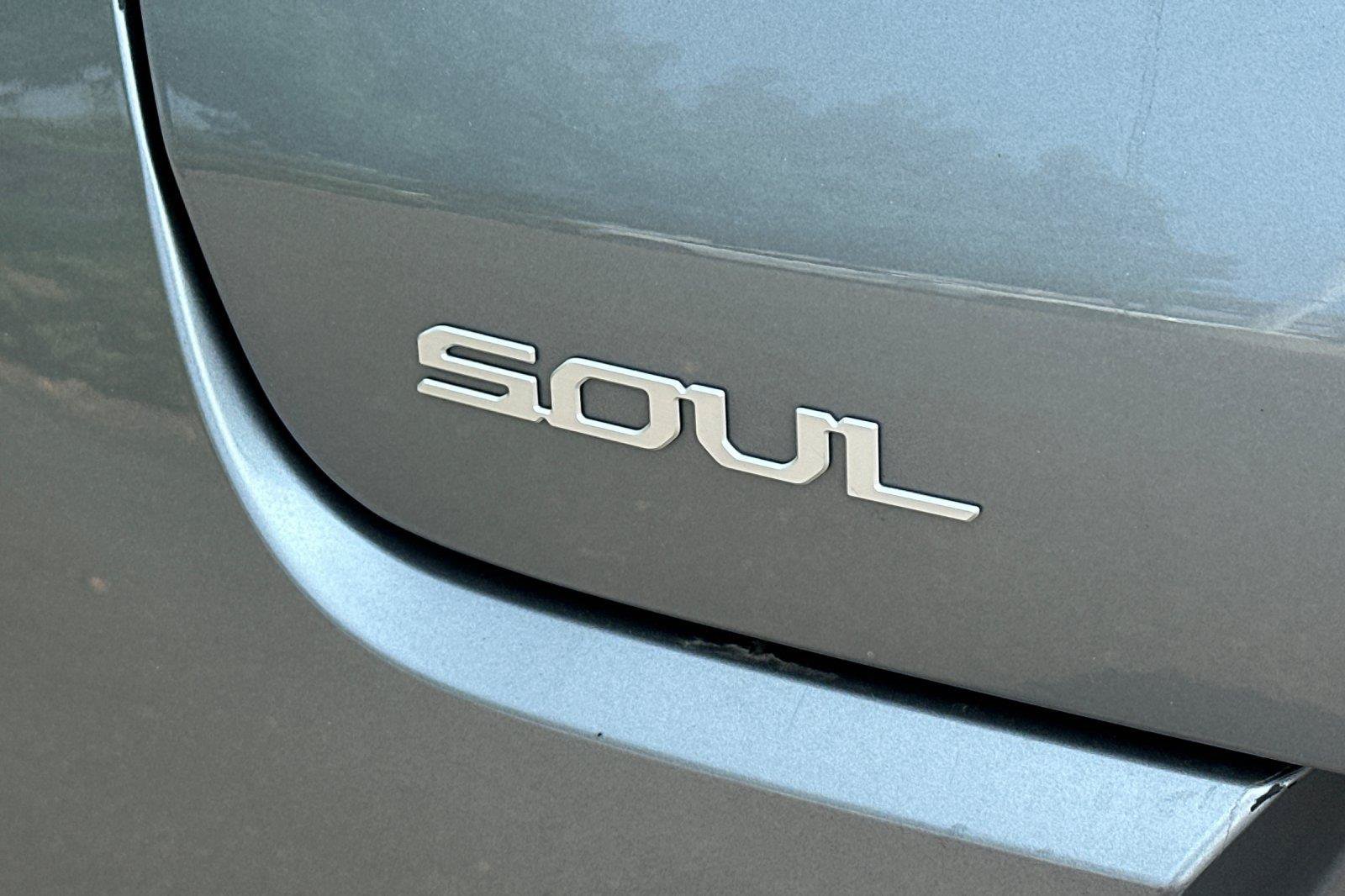 Used 2023 Kia Soul LX w/ LX Technology Package FWD image 24