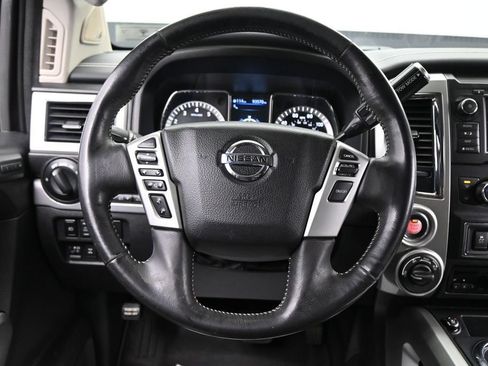 Used 2019 Nissan Titan PRO-4X w/ Pro-4x Convenience Package AWD/4WD image 16