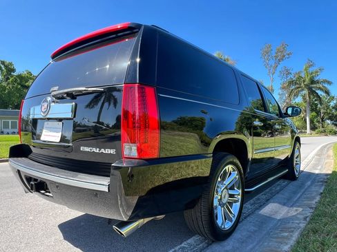 Used 2011 Cadillac Escalade ESV Premium image 17