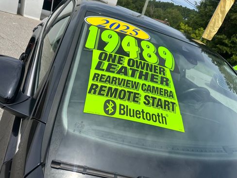 Used 2025 Volkswagen Jetta SE FWD image 23