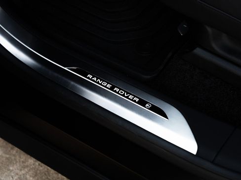 Used 2025 Land Rover Range Rover SV image 42