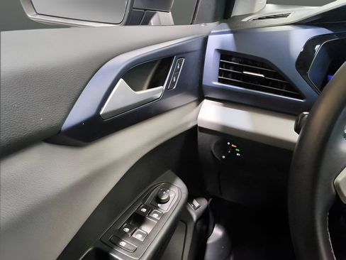 Used 2022 Volkswagen Taos SE w/ Panoramic Sunroof Package AWD/4WD image 18