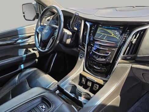 Used 2018 Cadillac Escalade ESV Platinum AWD/4WD image 34