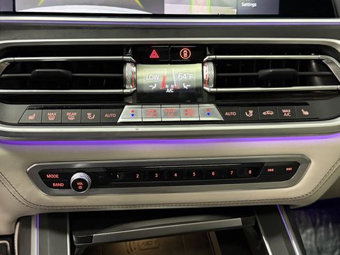 Used 2021 BMW X7 M50i w/ Dynamic Handling Package image 38