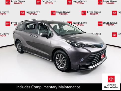 Certified 2024 Toyota Sienna XLE image 3