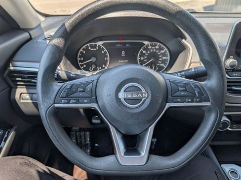 Used 2023 Nissan Altima 2.5 SV FWD image 11