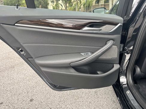 Used 2022 BMW 530i 530i w/ Premium Package image 12