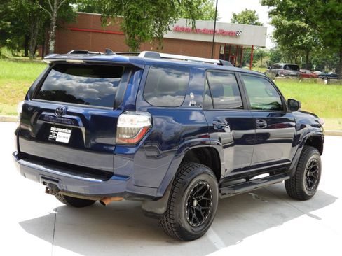 Used 2020 Toyota 4Runner SR5 AWD/4WD image 40