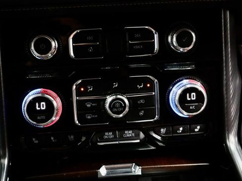 Used 2024 GMC Yukon XL Denali Ultimate image 32