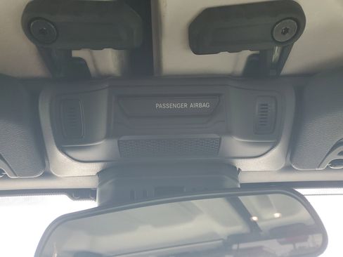 Used 2025 Jeep Wrangler Sport image 28